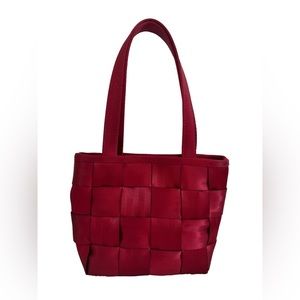 Seatbelt Bag Purse Red Fabric Logo Lining Magnetic Closure Tote‎